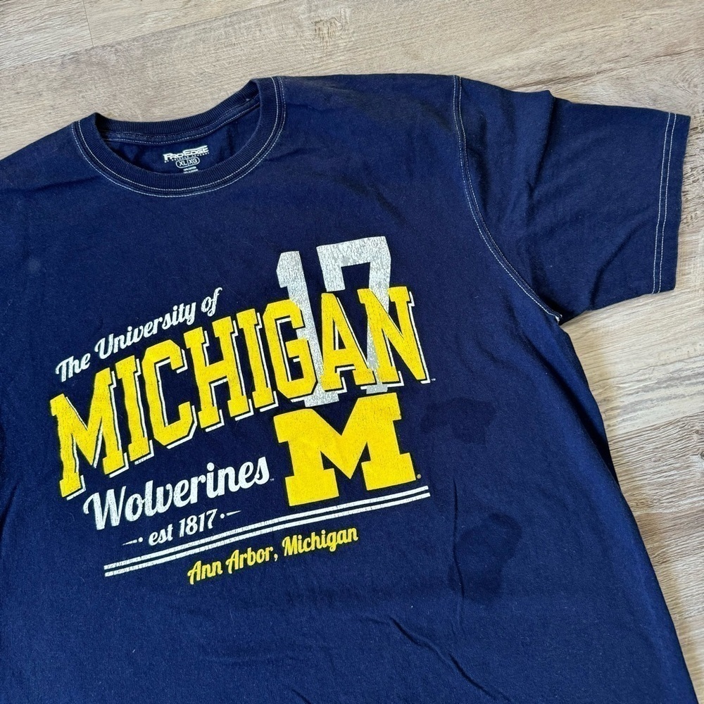 Michigan Wolverines College t shirt navy blue yellow men’s XL - Picture 2 of 4